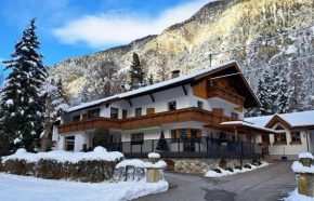 Gästehaus Almrausch, Ferienanlage mit Pool